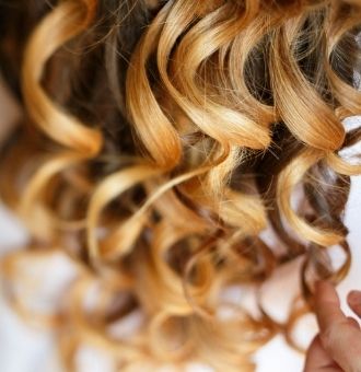 How to Get Heatless Curls in 12 Easy Ways