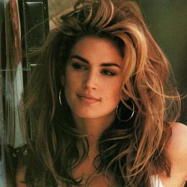 The 90s Blowout is Back - How to Get Fluffy Hair Like Clueless Cher