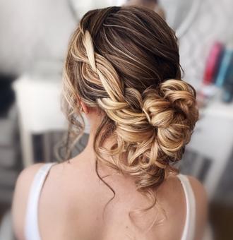 medium lenght prom hairstyle