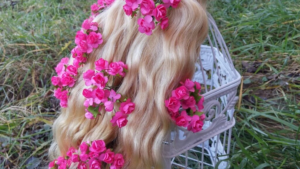 soft-wavy-hair-extensions-clip-in